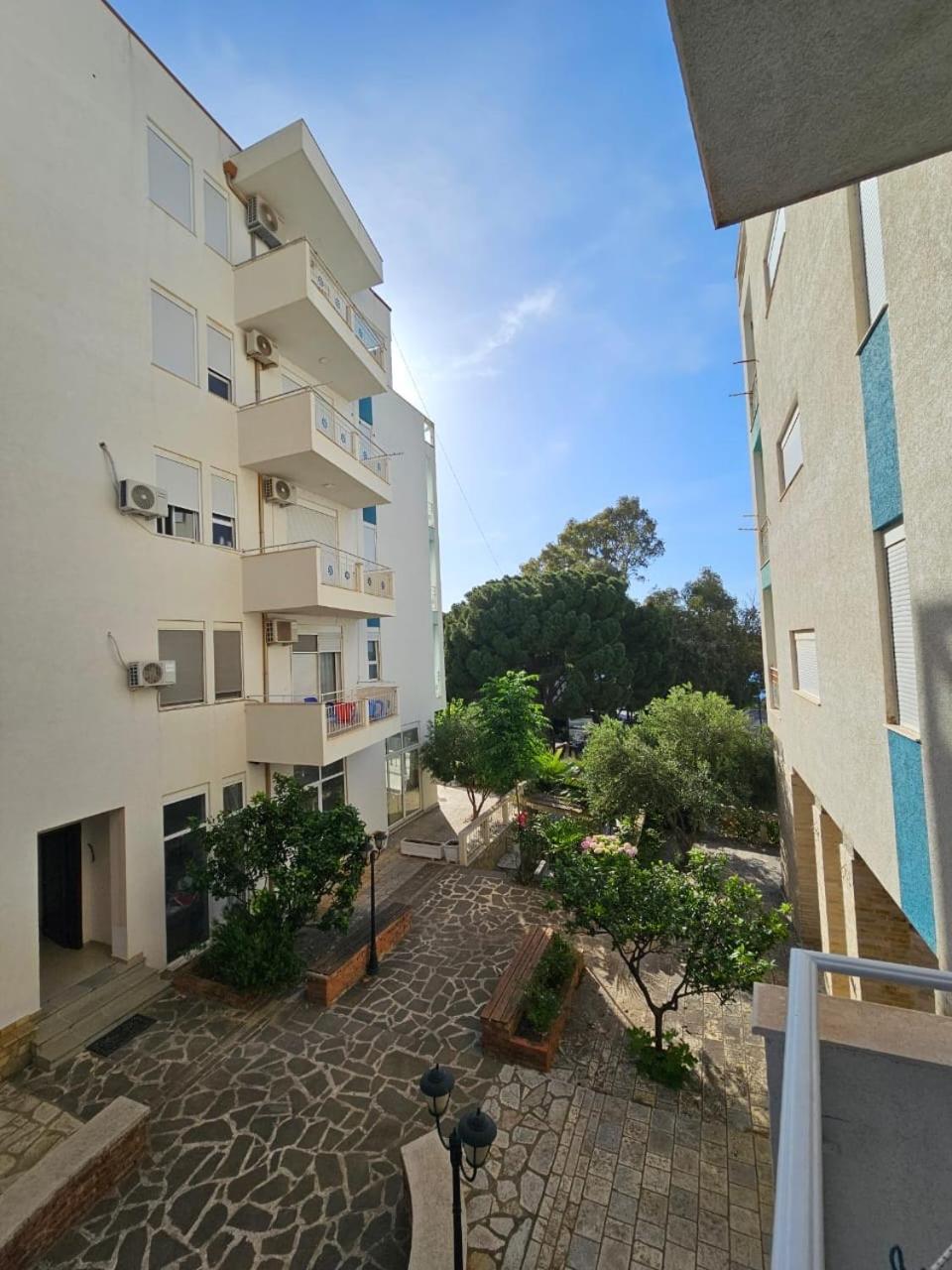 Redsun Apartment Vlorë Extérieur photo