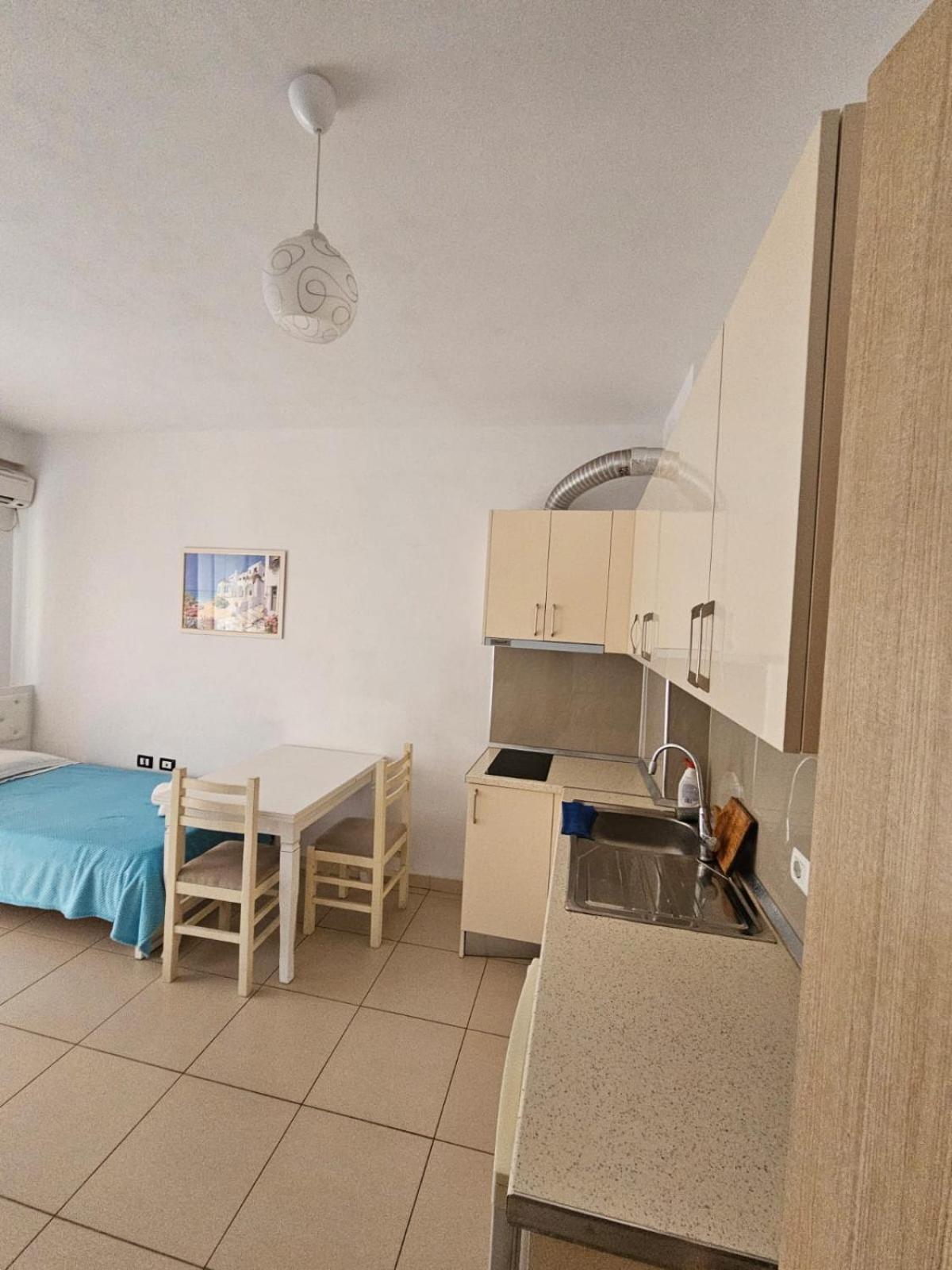 Redsun Apartment Vlorë Extérieur photo
