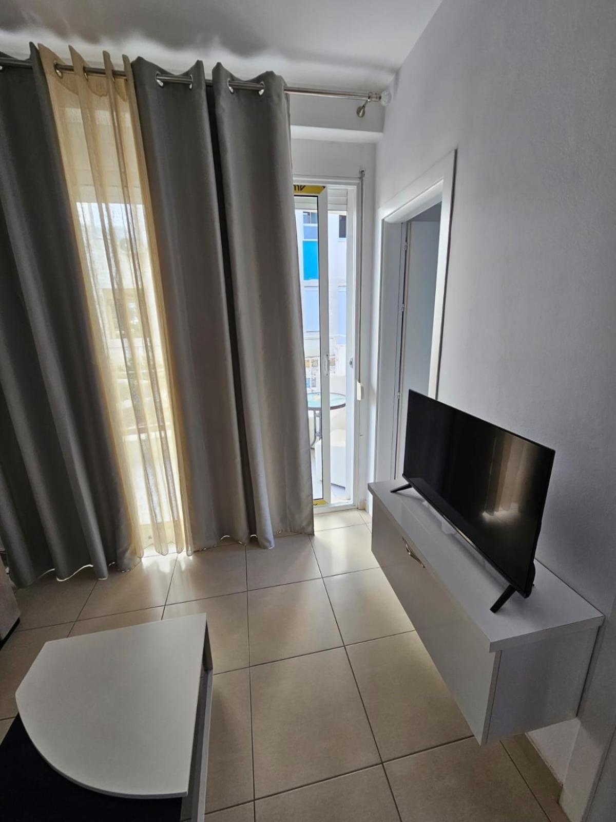 Redsun Apartment Vlorë Extérieur photo